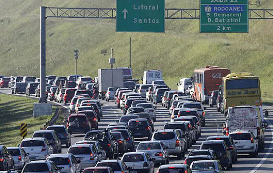 Rodovia Castello Branco tem tráfego lento no sentido da Capital e Interior