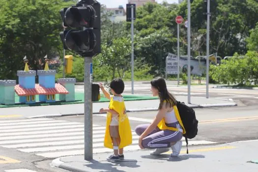 Secretaria de Mobilidade de Santo André realiza ação com servidores filhos sobre trânsito