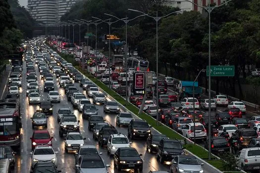 Greve dos motoristas e cobradores causa transtornos e provoca lentidão em SP