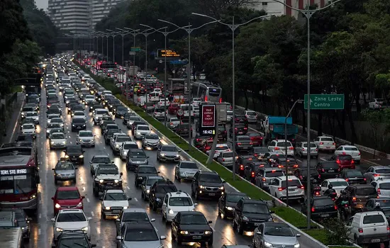 Greve dos motoristas e cobradores causa transtornos e provoca lentidão em SP