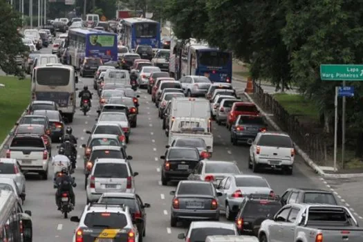 Rodovia dos Bandeirantes tem pontos de congestionamento na manhã desta terça (5)