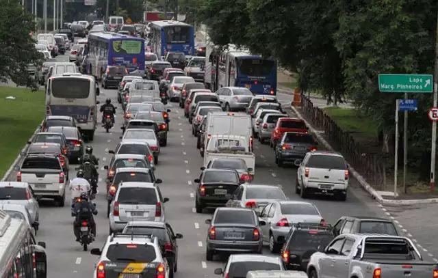 Motoristas do Estado de SP já podem ter até 40% de desconto no pagamento de multas