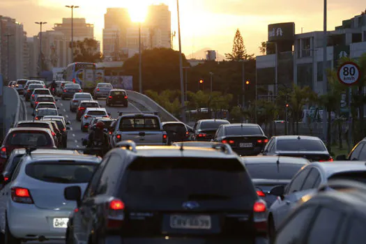 Prefeitura de SP adota medidas para reduzir congestionamentos na Marginal do Tietê