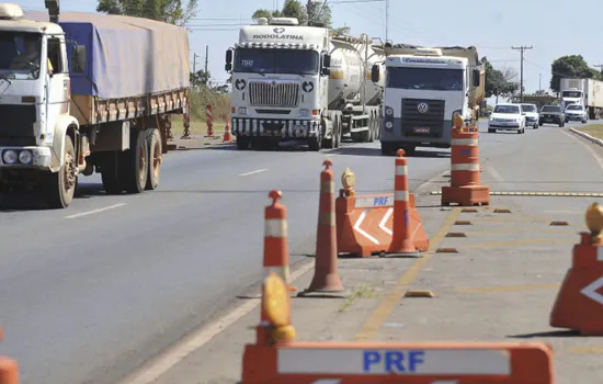 Estradas para o litoral paulista têm congestionamento