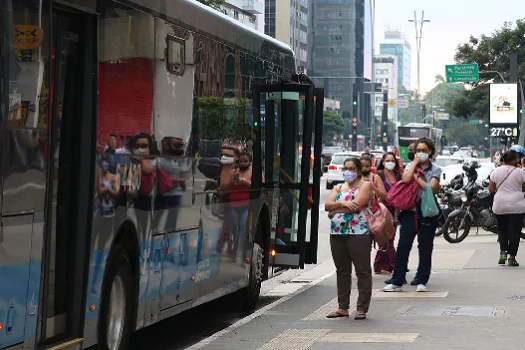 Senado aprova programa que financia passagens de idosos no transporte