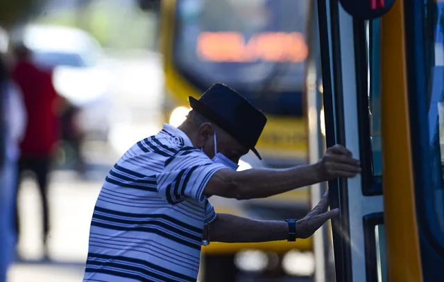 Gratuidade no transporte público é aprovada para idosos em São Paulo