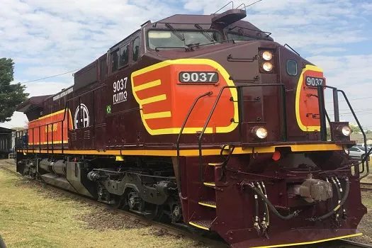 Rumo e prefeitura repaginam locomotiva em homenagem à Estrada de Ferro Araraquara – EFA