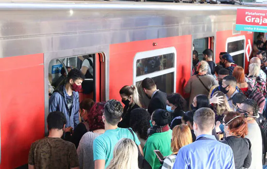 São Paulo: Usuários da Linha 9 Metropolitanos enfrentam dificuldades nos trens