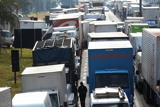 Transportadores rodoviários de carga não precisarão renovar registro