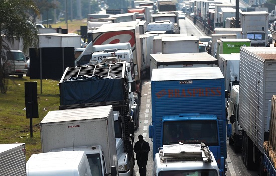 Transportadores rodoviários de carga não precisarão renovar registro