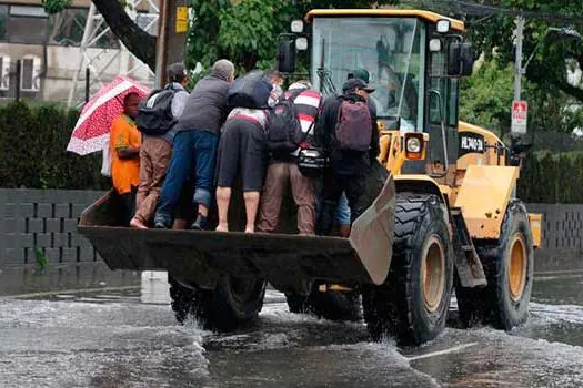 Saiba como está a situação o trânsito e o tempo nesta manhã em São Paulo