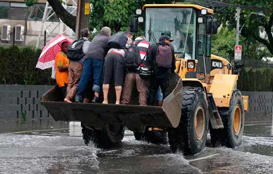 Saiba como está a situação o trânsito e o tempo nesta manhã em São Paulo