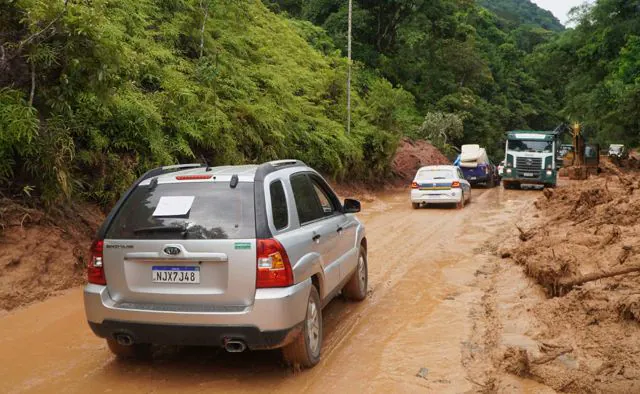 Governo de SP desobstrui último trecho da Rio-Santos (SP-055)