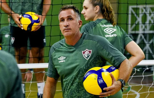 Técnico Guilherme Schmitz vive melhor momento da carreira no vôlei