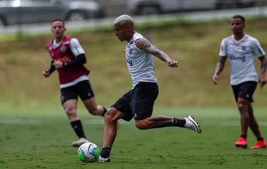 Atlético-MG visita Bragantino para continuar colado no líder São Paulo