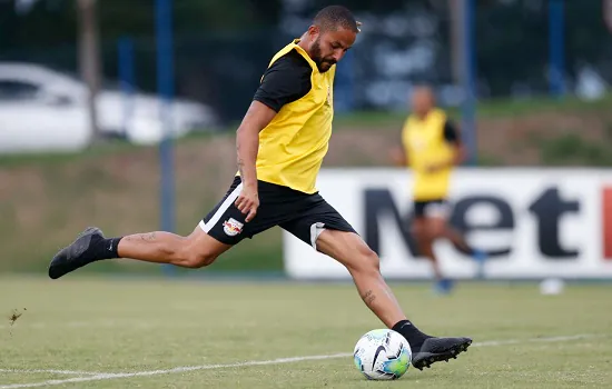 Bragantino e Athletico-PR fazem confronto no meio da tabela