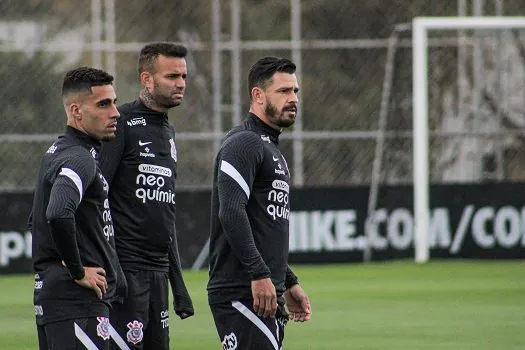 Em busca de 3ª vitória seguida, Sylvinho quer Corinthians focado contra Grêmio