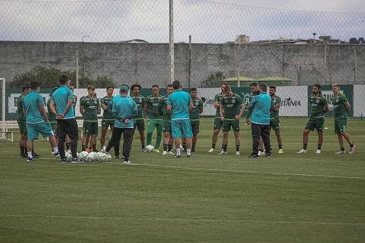 São Paulo recebe o Coritiba no Morumbi em busca do retorno à liderança do Brasileirão