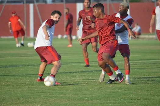 CRB e Paraná entram em campo nesta quinta-feira pela Série B