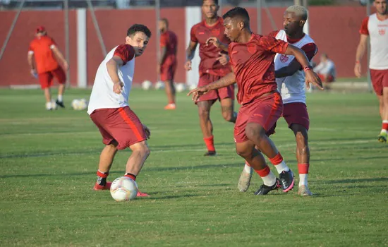 CRB e Paraná entram em campo nesta quinta-feira pela Série B