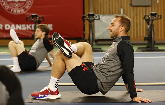 Eriksen usará desfibrilador após parada cardíaca em campo