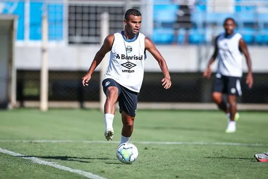 Grêmio e Atlético-MG fazem confronto direto em busca do título do Brasileirão