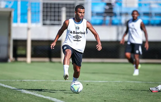 Grêmio e Atlético-MG fazem confronto direto em busca do título do Brasileirão