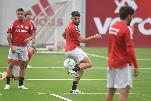 Internacional visita Athletico-PR para abrir vantagem na liderança