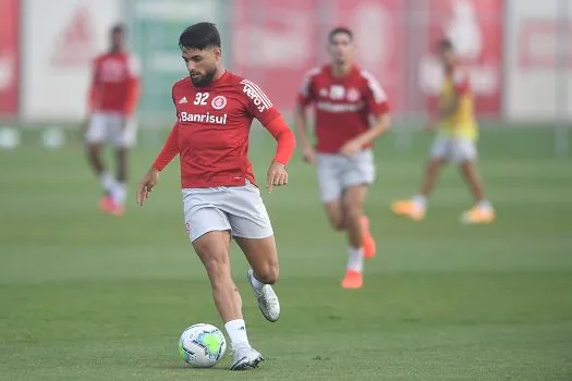 Valendo distância na liderança, Internacional recebe o Grêmio no Beira-Rio