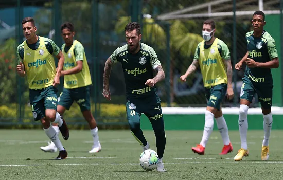 Flamengo e Palmeiras se enfrentam em disputa direta pelo título brasileiro