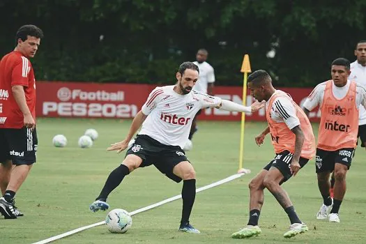 Separados por um ponto, São Paulo e Internacional disputam a liderança no Morumbi