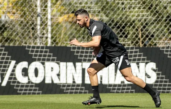 Giuliano faz 1° treino com novos companheiros no Corinthians e aprimora o físico