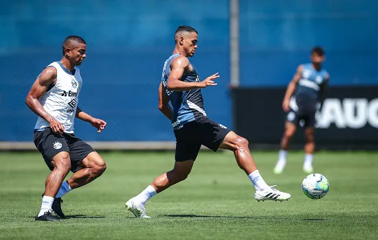 Goiás recebe o Grêmio para tentar sair da última colocação