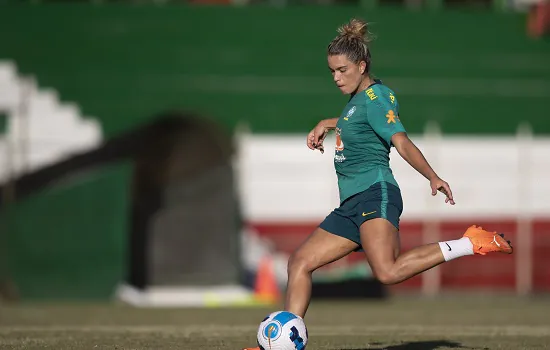 Seleção feminina de futebol mira título