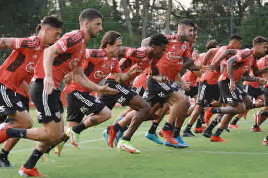 São Paulo recebe Atlético-GO para tentar sair de perto do Z-4