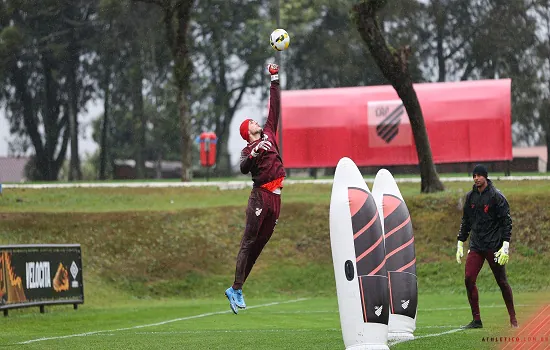 Libertadores: Athletico-PR busca classificação diante do Estudiantes