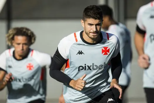 Vasco e Flamengo disputam clássico pelo Brasileiro