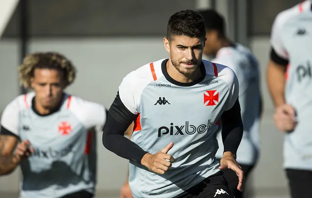 Vasco e Flamengo disputam clássico pelo Brasileiro