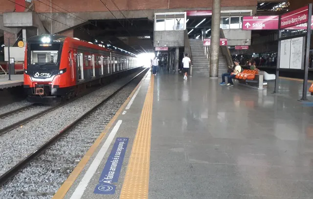 Primeira viagem do Expresso Aeroporto a partir da Barra Funda ocorreu nesta sexta-feira