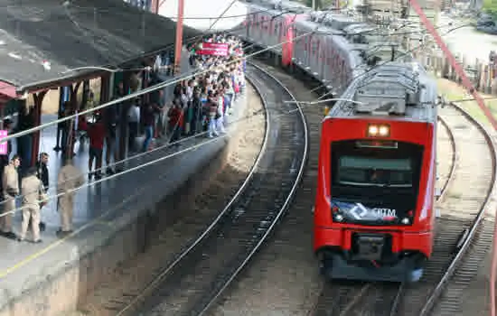 Mulher morre após ser atropelada por trem da CPTM na zona oeste