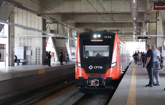 SP entrega segundo trem com bagageiro para linha que vai até o Aeroporto de Guarulhos