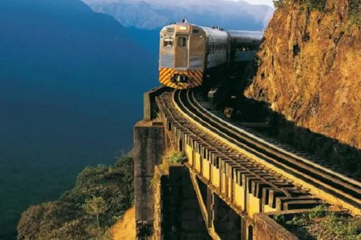 Rota de trem na serra do Mar paranaense é retomada três dias após ciclone