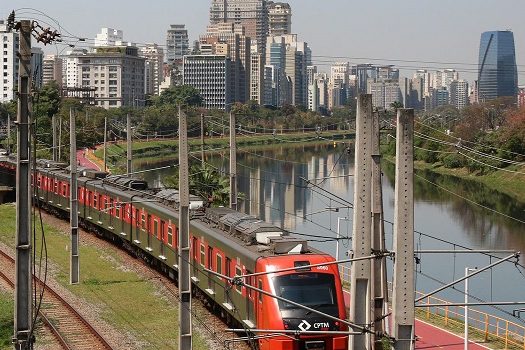 SP: Problemas de circulação nas linhas 7 e 10 de trens provocam atrasos