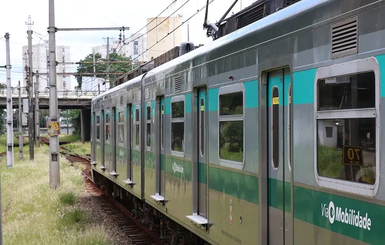 Falhas e vandalismo levam a problemas no transporte por trens em SP