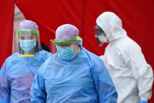 Em três anos de pandemia de covid-19, ciência e vírus evoluíram