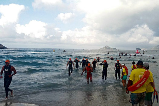 Continuam buscas por atleta que desapareceu no mar, no Rio de Janeiro