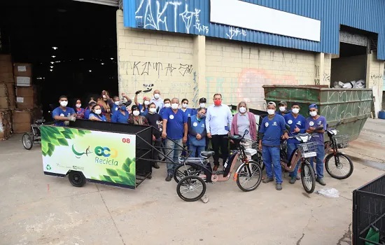 Mauá recebe 8 triciclos elétricos para catadores de materiais recicláveis