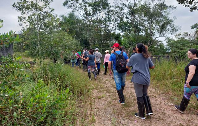 Semasa promove visitas ao Aterro Sanitário e trilha ambiental no Parque do Pedroso