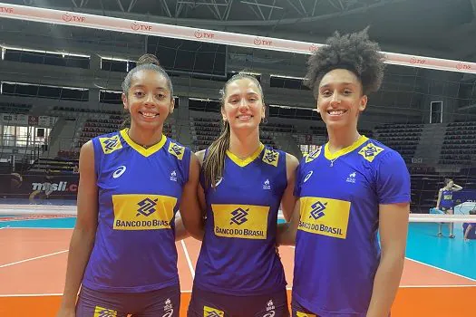 Com trio de novatas, seleção feminina enfrenta a Sérvia em busca da vaga na final