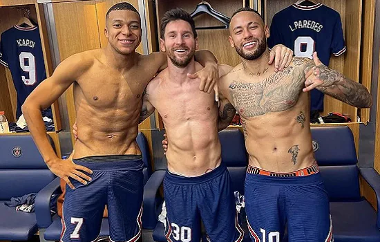 Messi e Mbappé estão em lados opostos sobre Neymar no PSG